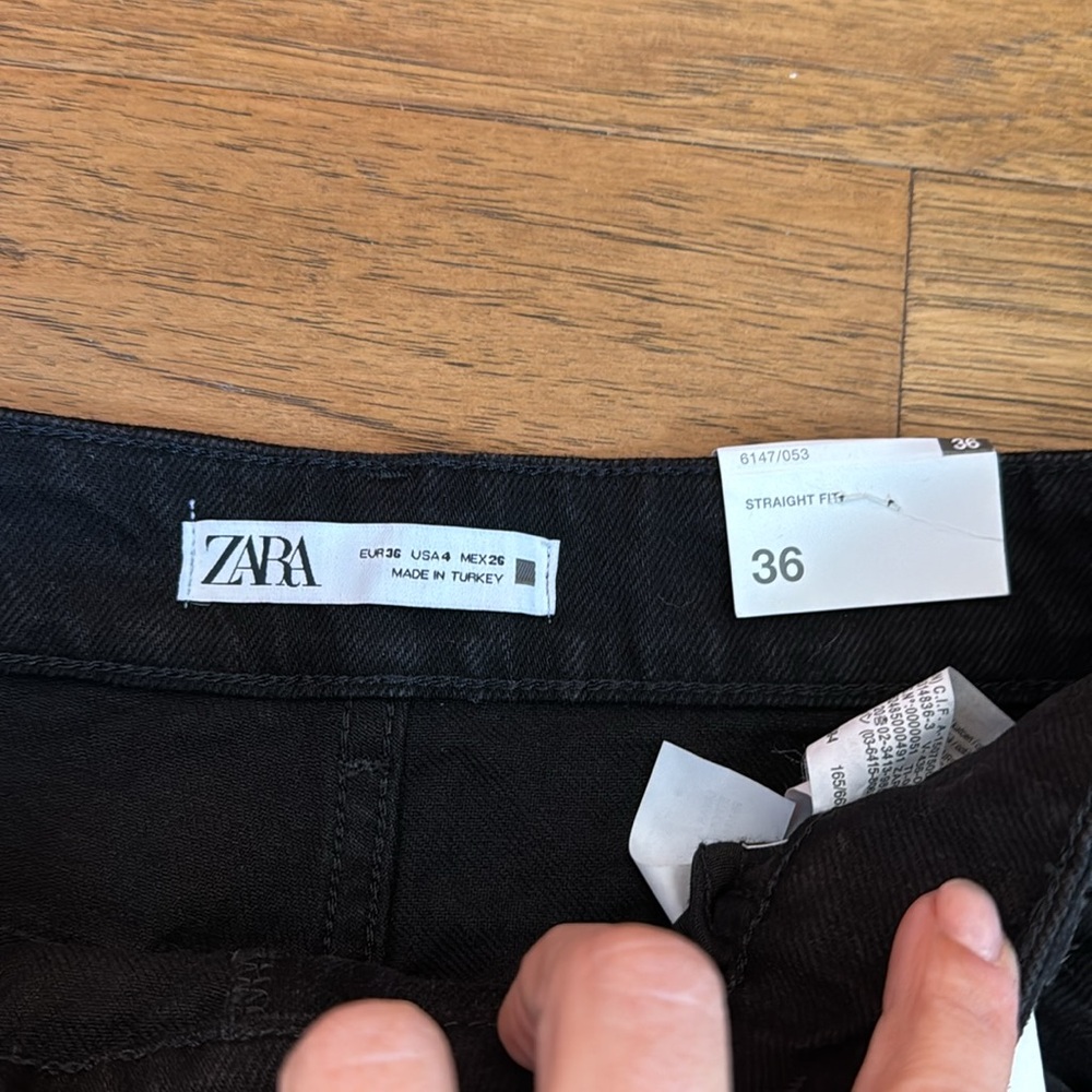 NWT ZARA STRAIGHT FIT HIGH RISE JEANS 4 - Picture 2 of 3